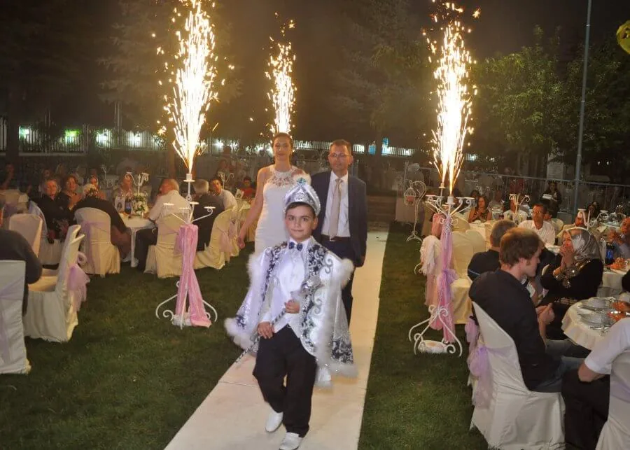 Sünnet düğünü girişi